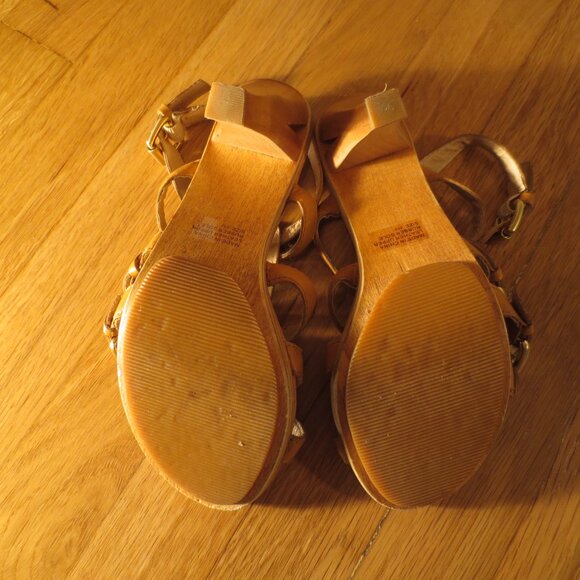Last Chance MICHAEL by MICHEAL KORS Tan Leather Buckle Wood Base High Heels - Picture 9 of 9